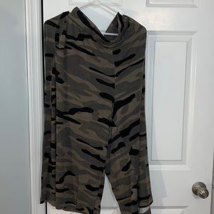 Torrid camo palazzo pants size 3
